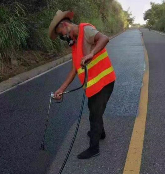 赤峰路面喷涂翻新彩色步道施工方案