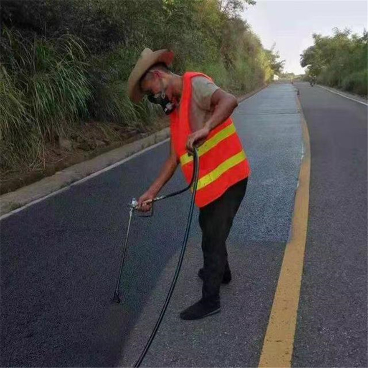 赤峰 彩色防滑路面的底涂是保障路面附着力